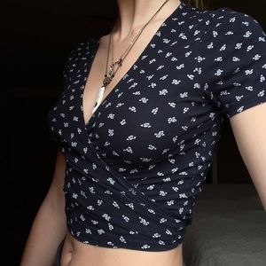 BRANDY MELVILLE WRAP TOP